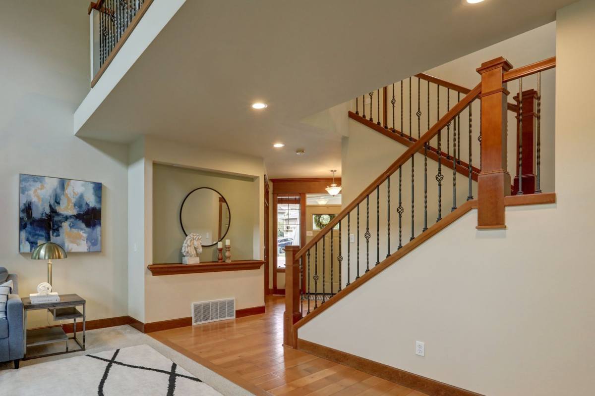 House for rent at 8827 NE 148th Place, Kenmore, WA 98028