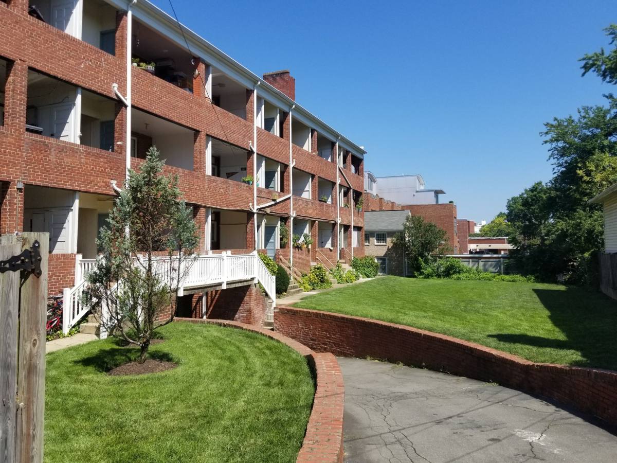 Apartment for rent at 2701-2705 Mount Vernon Ave, Alexandria, VA 22301