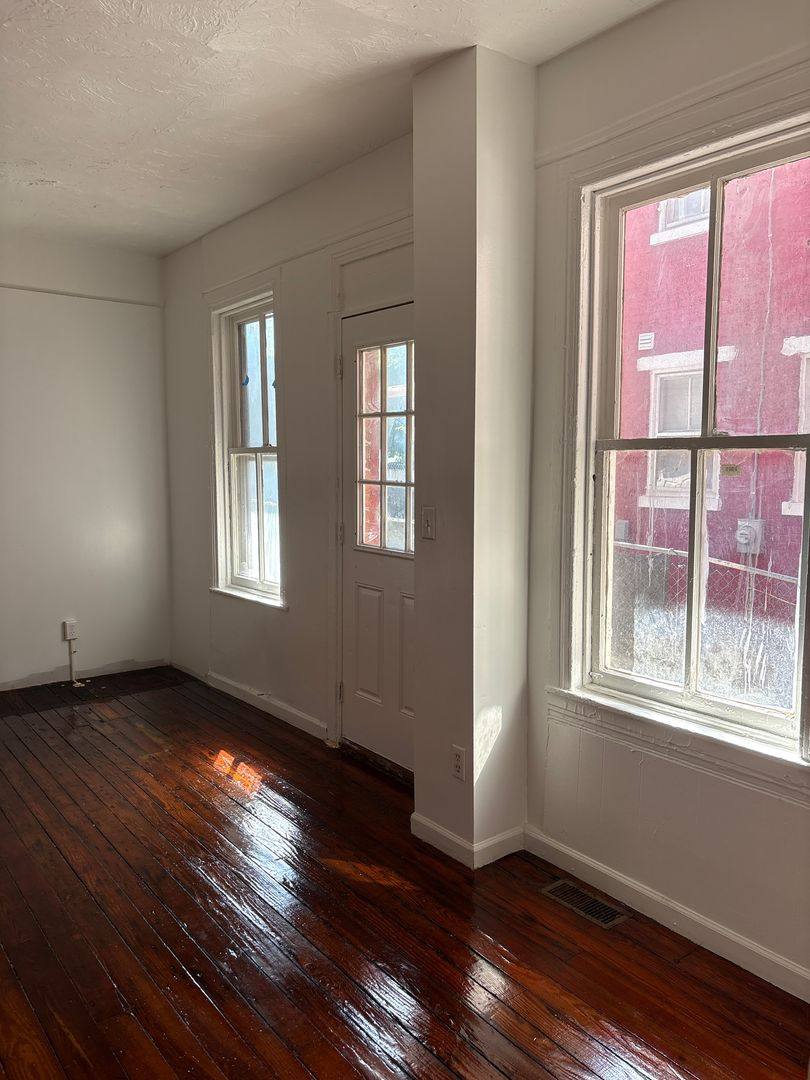 Apartment for rent at 527 S Queen St, York, PA 17403