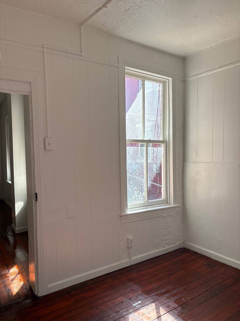 Apartment for rent at 527 S Queen St, York, PA 17403