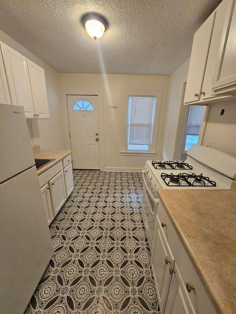 Apartment for rent at 1327 W 67th St, Cleveland, OH 44102