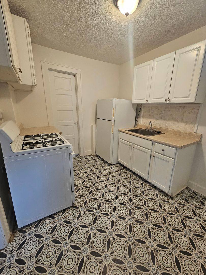 Apartment for rent at 1327 W 67th St, Cleveland, OH 44102