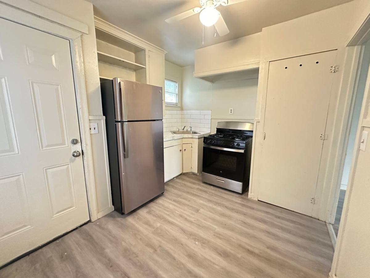 Apartment for rent at 140 E Wilkinson St, Shreveport, LA 71104