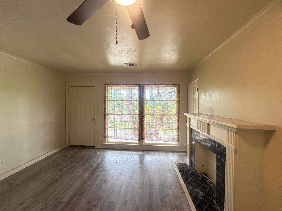 Apartment for rent at 140 E Wilkinson St, Shreveport, LA 71104