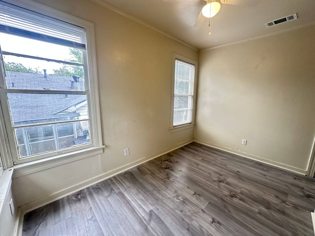 Apartment for rent at 140 E Wilkinson St, Shreveport, LA 71104
