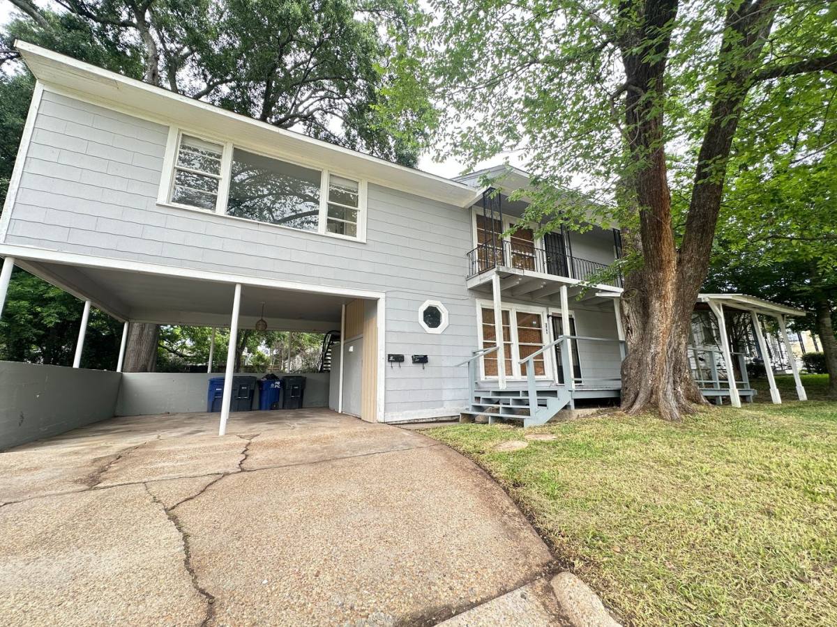 Apartment for rent at 140 E Wilkinson St, Shreveport, LA 71104