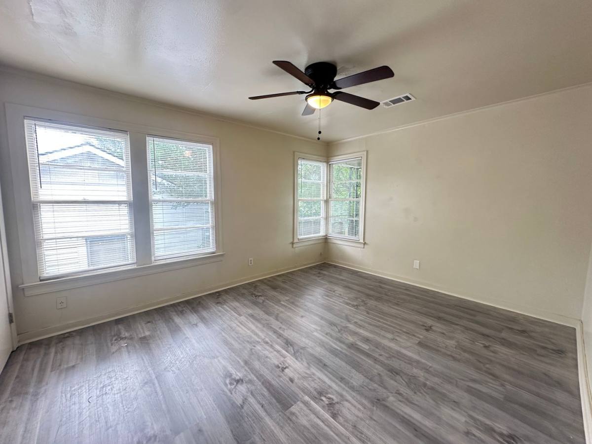 Apartment for rent at 140 E Wilkinson St, Shreveport, LA 71104
