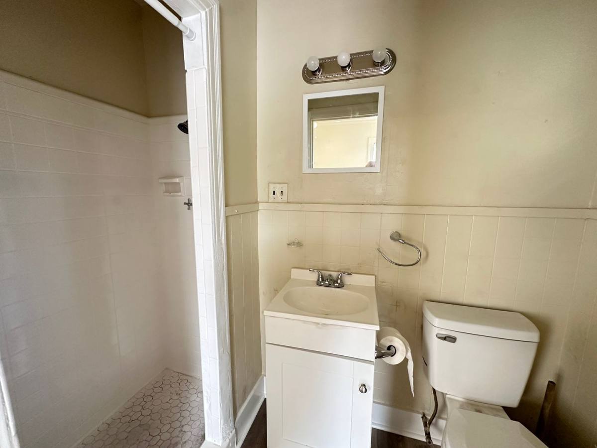 Apartment for rent at 140 E Wilkinson St, Shreveport, LA 71104