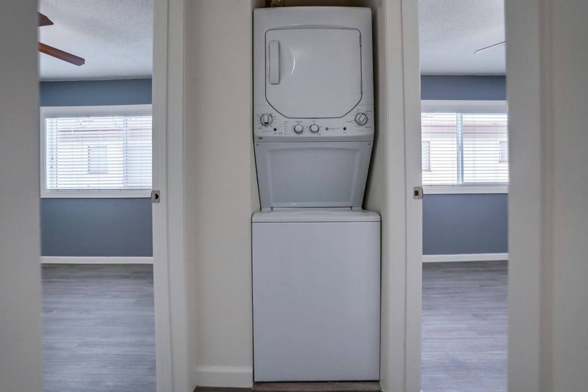 Apartment for rent at 6113 8th Ave #19, Los Angeles, CA 90043
