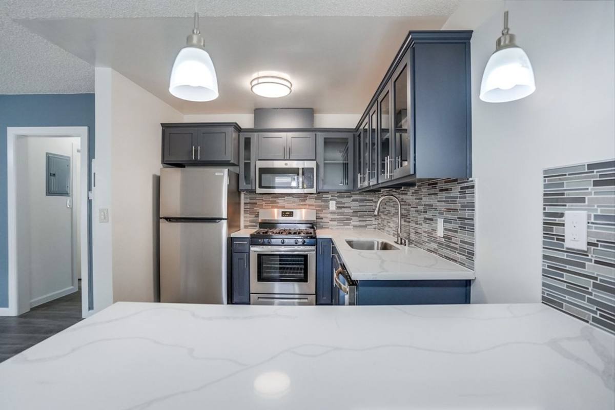 Apartment for rent at 6113 8th Ave #19, Los Angeles, CA 90043