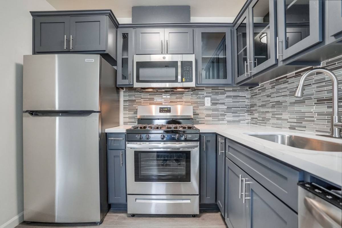 Apartment for rent at 6113 8th Ave #19, Los Angeles, CA 90043