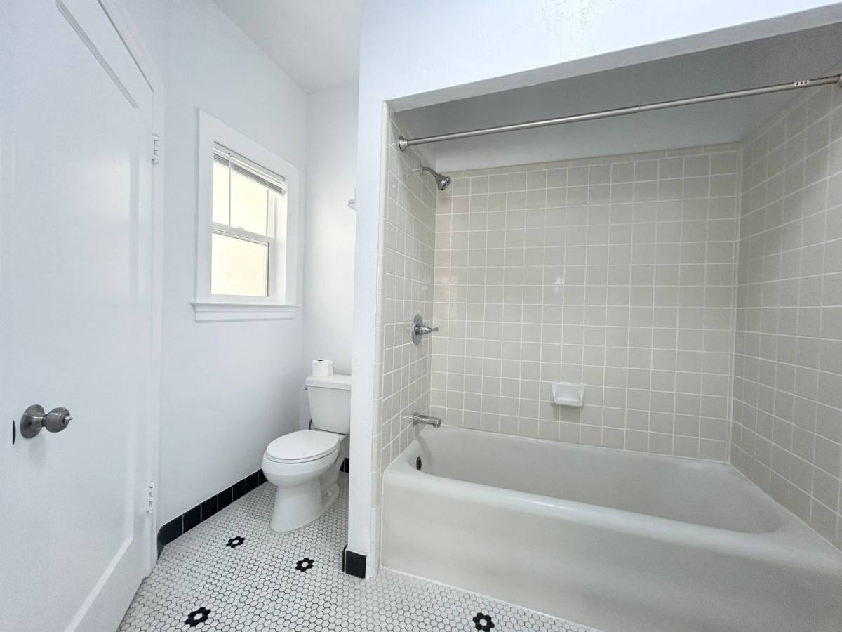 Apartment for rent at 34 13th St, Richmond, CA 94801