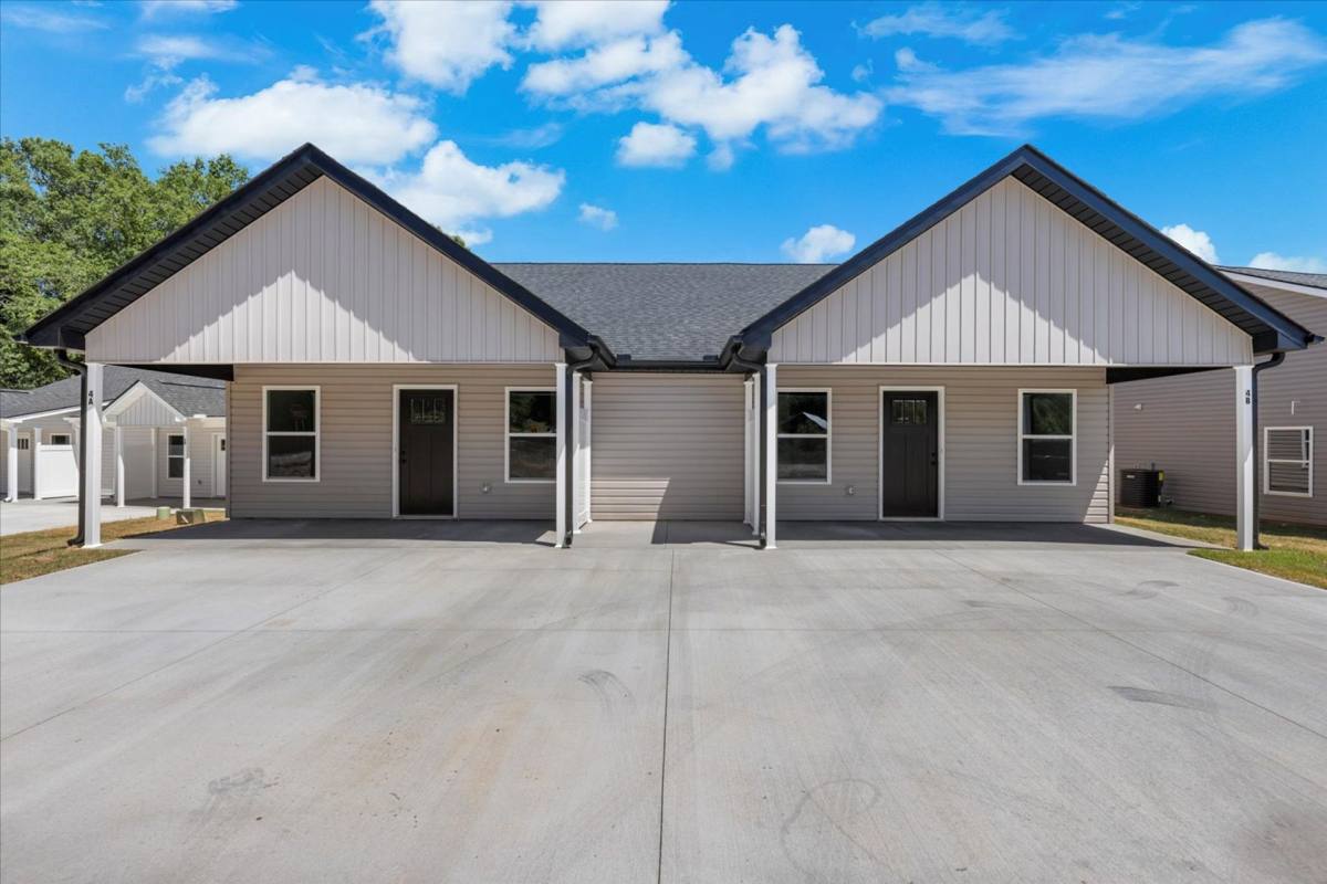 Townhouse for rent at 2 Arlington Rd, Greer, SC 29651