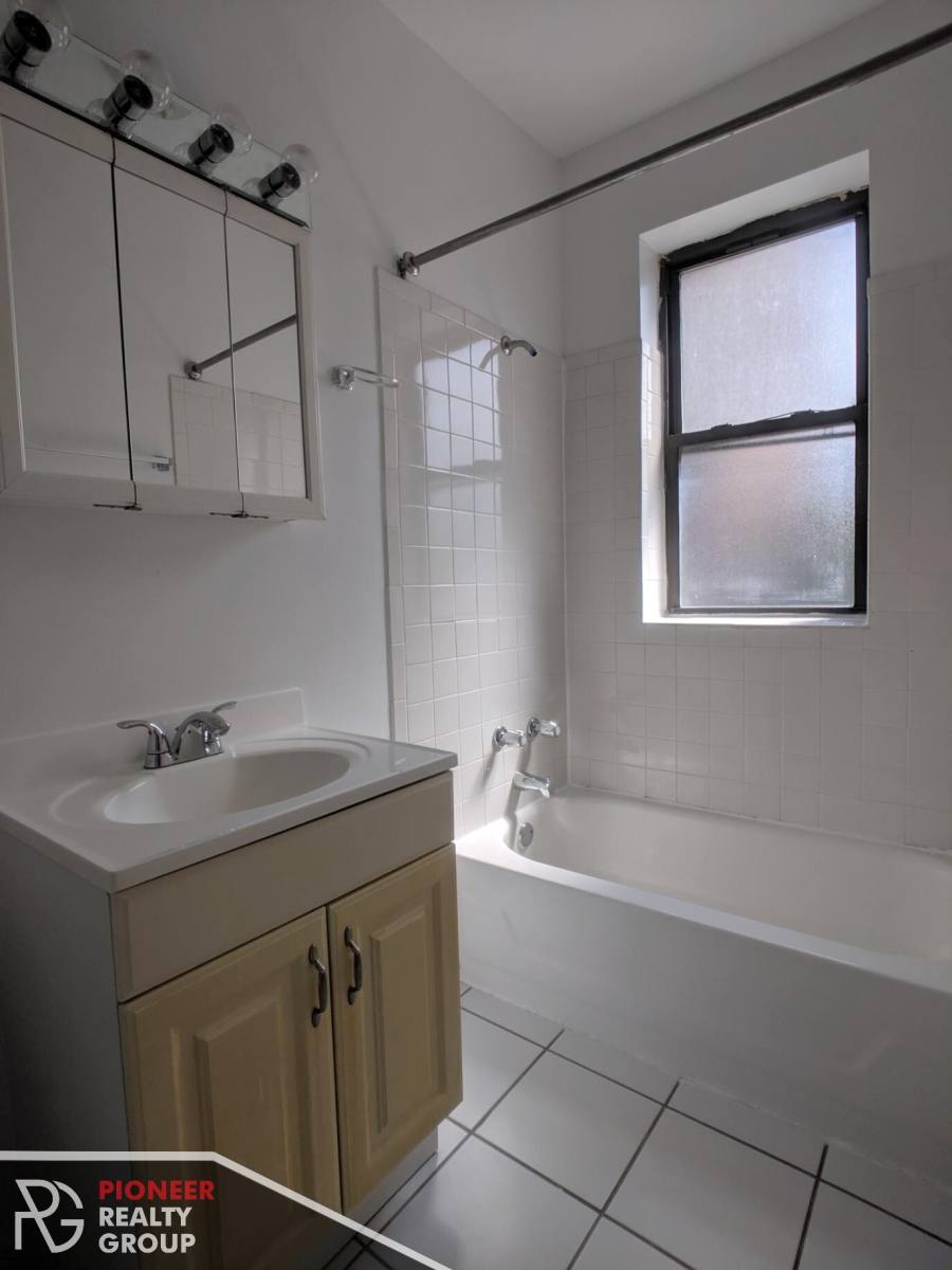Apartment for rent at 3823 N Fremont #W3, Chicago, IL 60613