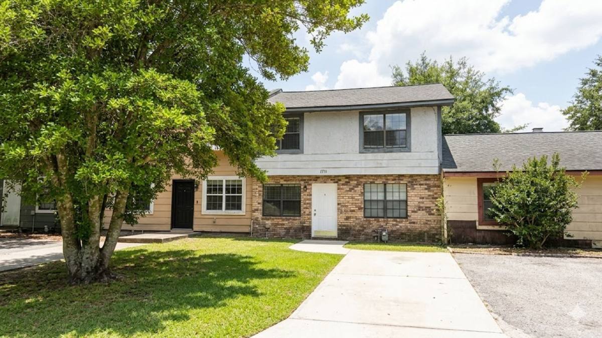 Townhouse for rent at 818 Lesa St, Hinesville, GA 31313