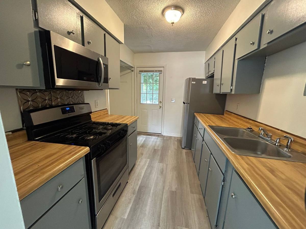 Townhouse for rent at 818 Lesa St, Hinesville, GA 31313