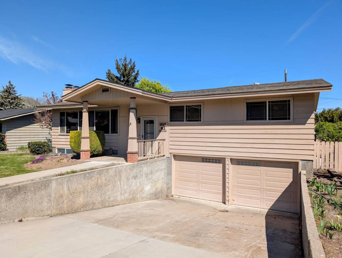 House for rent at 1616 Jefferson St, Wenatchee, WA 98801