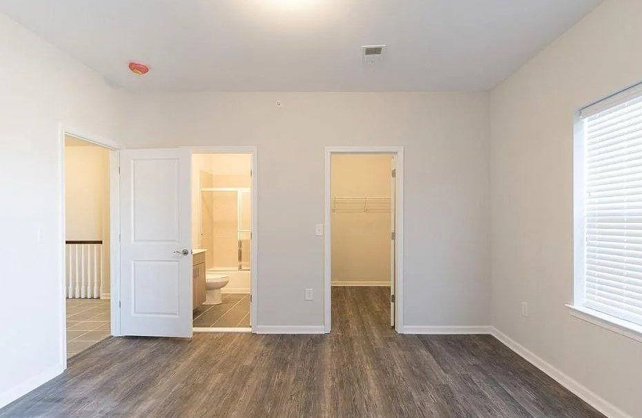 Apartment for rent at 406 Westminster Ave, Elizabeth, NJ 07208