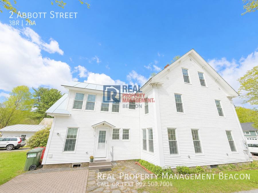 2 Abbott St, Lebanon, NH 03766