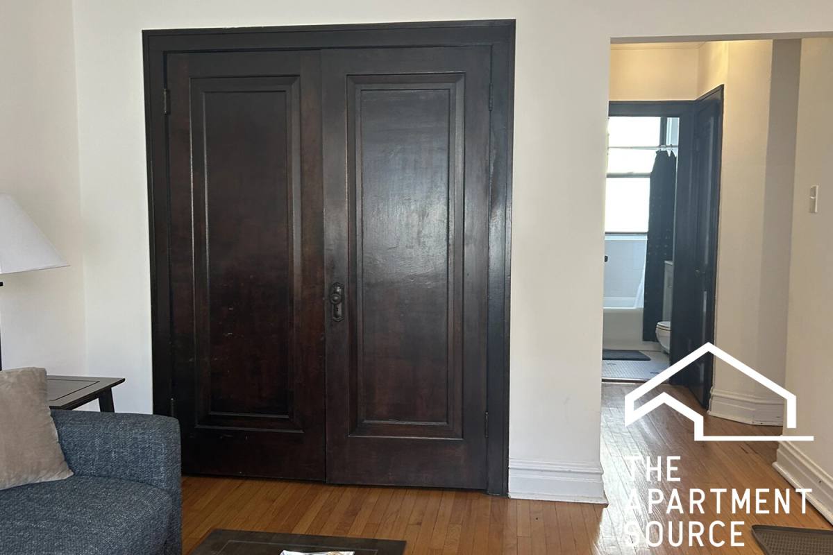 Apartment for rent at 1911 W Larchmont Ave #1B, Chicago, IL 60613