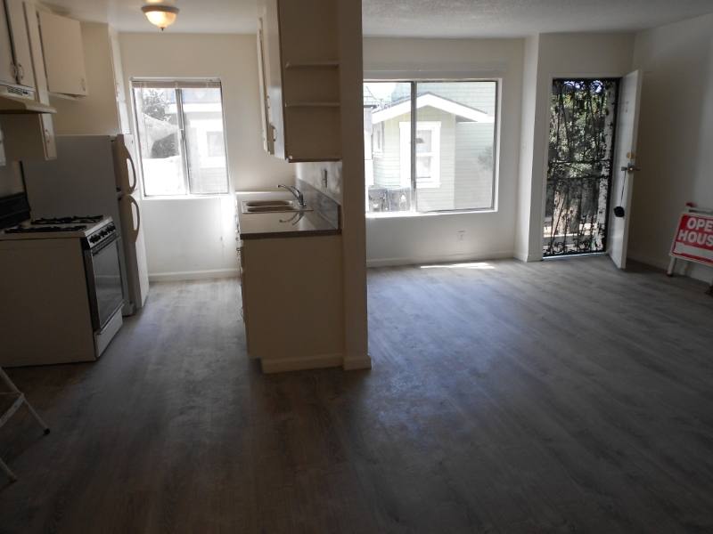 Apartment for rent at 4702 W 17th St, Los Angeles, CA 90019