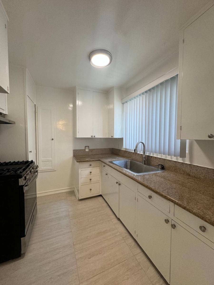 Apartment for rent at 1792 Grevelia St, South Pasadena, CA 91030