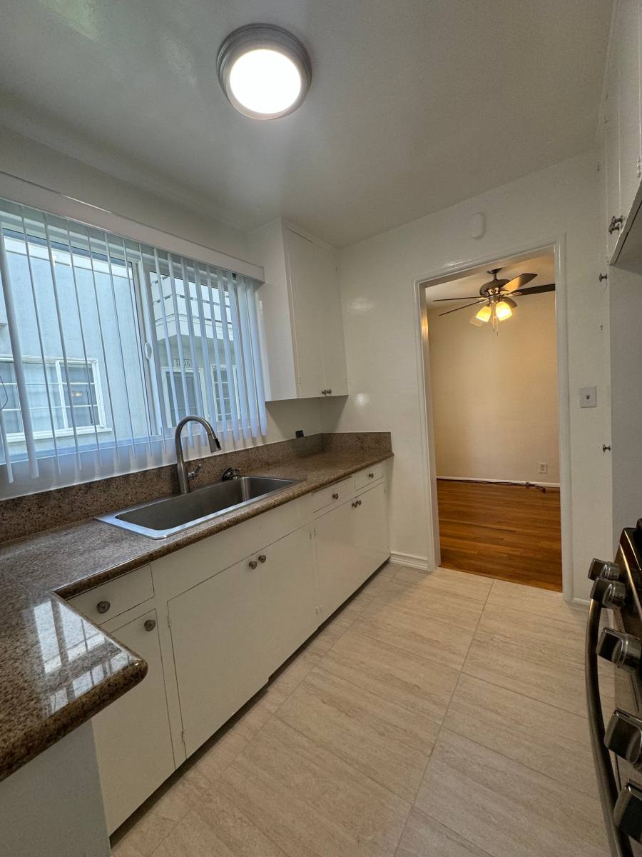 Apartment for rent at 1792 Grevelia St, South Pasadena, CA 91030