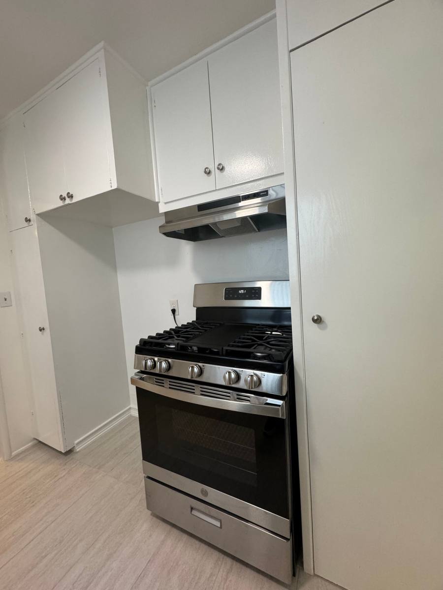 Apartment for rent at 1792 Grevelia St, South Pasadena, CA 91030