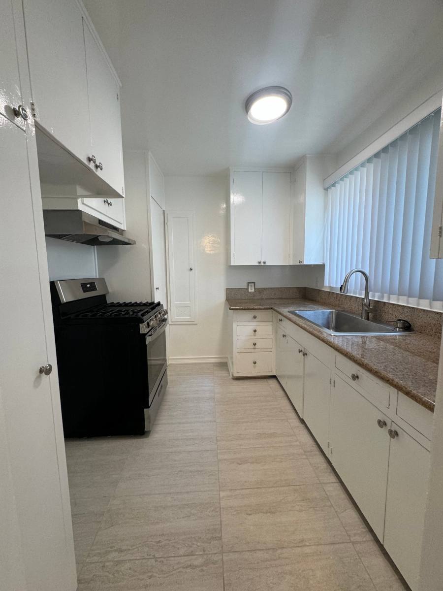 Apartment for rent at 1792 Grevelia St, South Pasadena, CA 91030