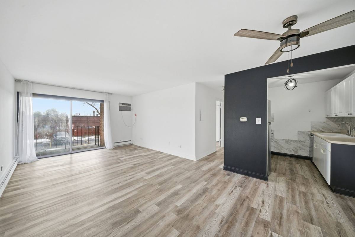 Condo for rent at 2 E Dundee Quarter Dr, Palatine, IL 60074