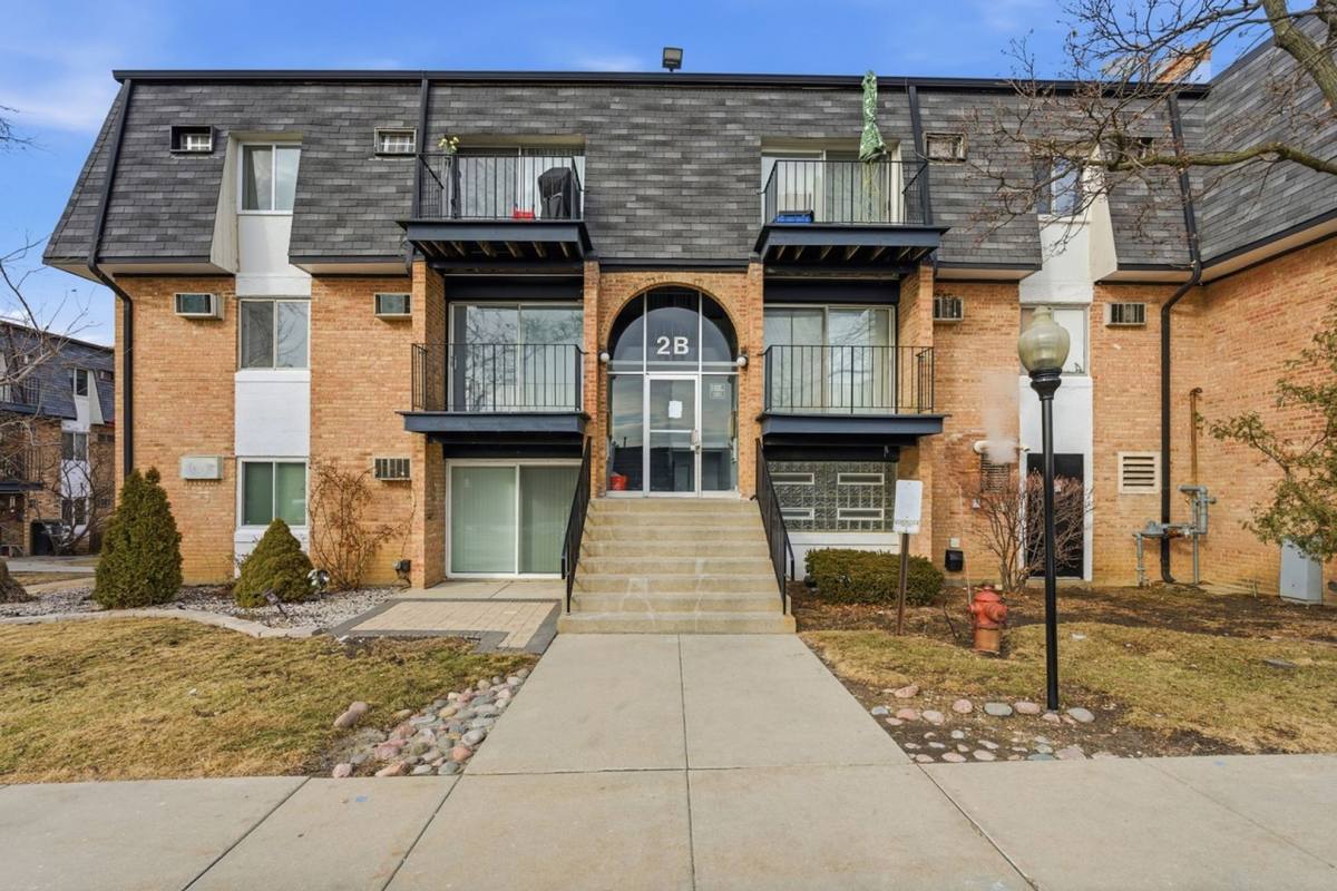 Condo for rent at 2 E Dundee Quarter Dr, Palatine, IL 60074