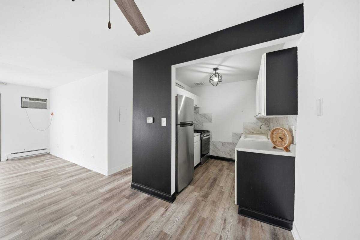 Condo for rent at 2 E Dundee Quarter Dr, Palatine, IL 60074