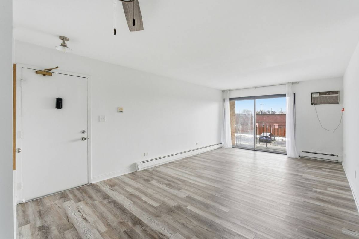 Condo for rent at 2 E Dundee Quarter Dr, Palatine, IL 60074