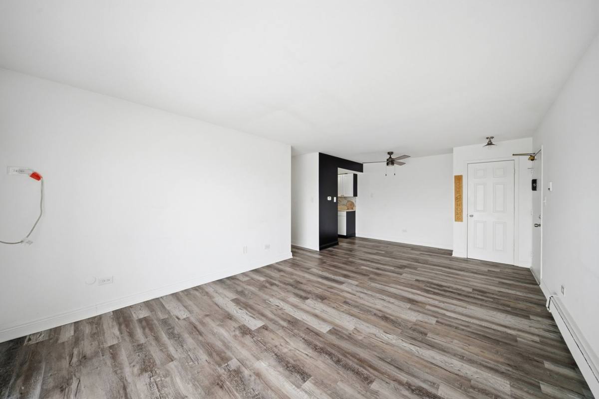 Condo for rent at 2 E Dundee Quarter Dr, Palatine, IL 60074