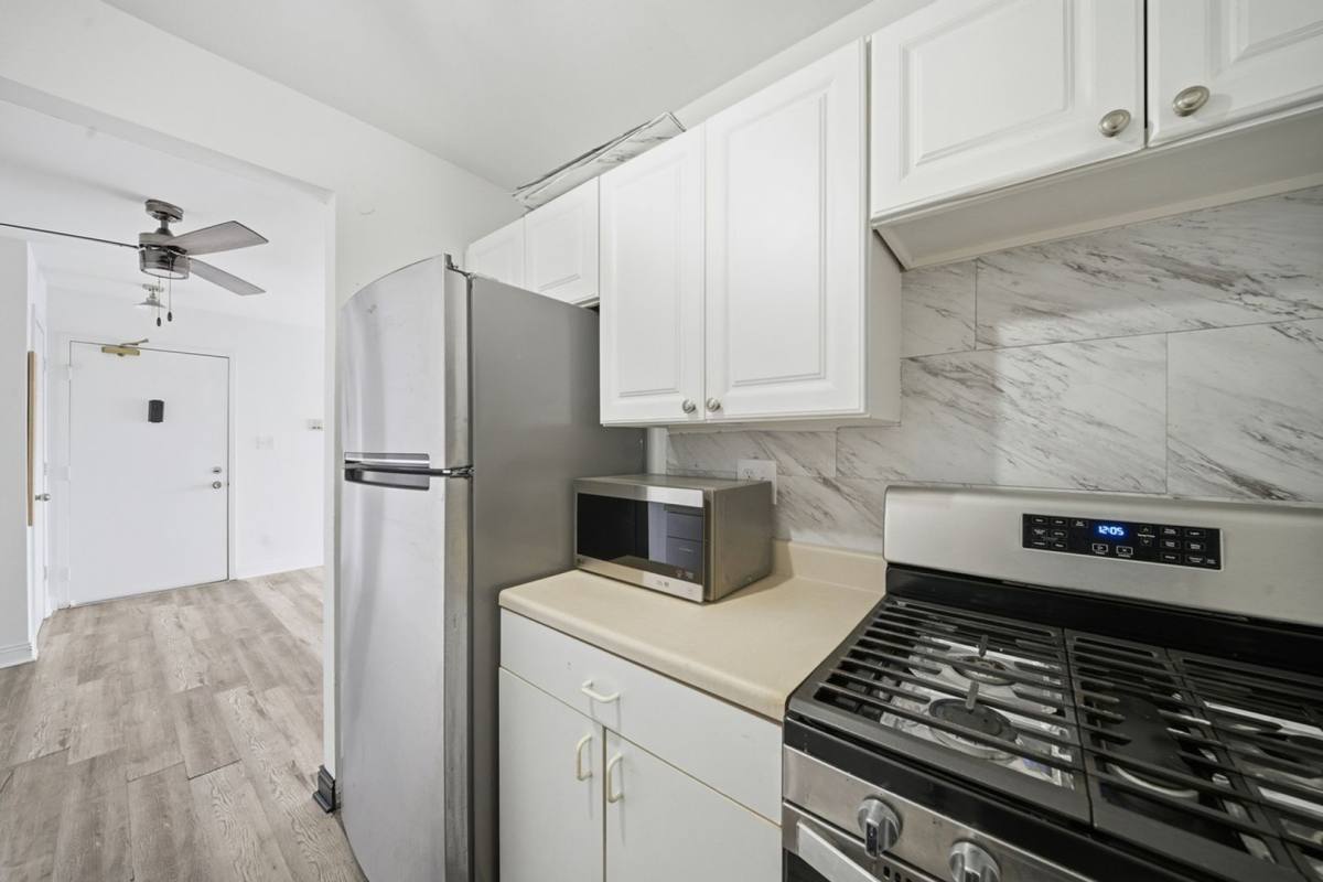 Condo for rent at 2 E Dundee Quarter Dr, Palatine, IL 60074