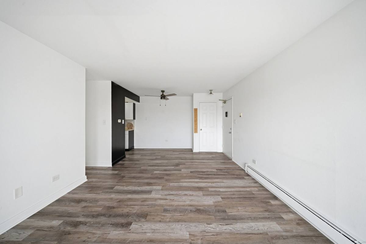 Condo for rent at 2 E Dundee Quarter Dr, Palatine, IL 60074