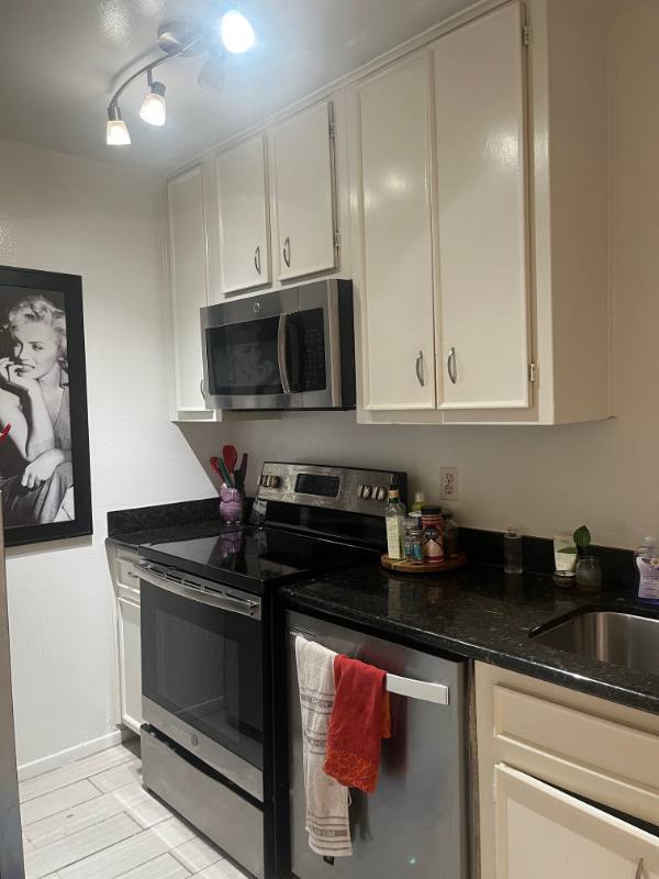 Apartment for rent at 1414 Castle Court, Houston, TX 77006