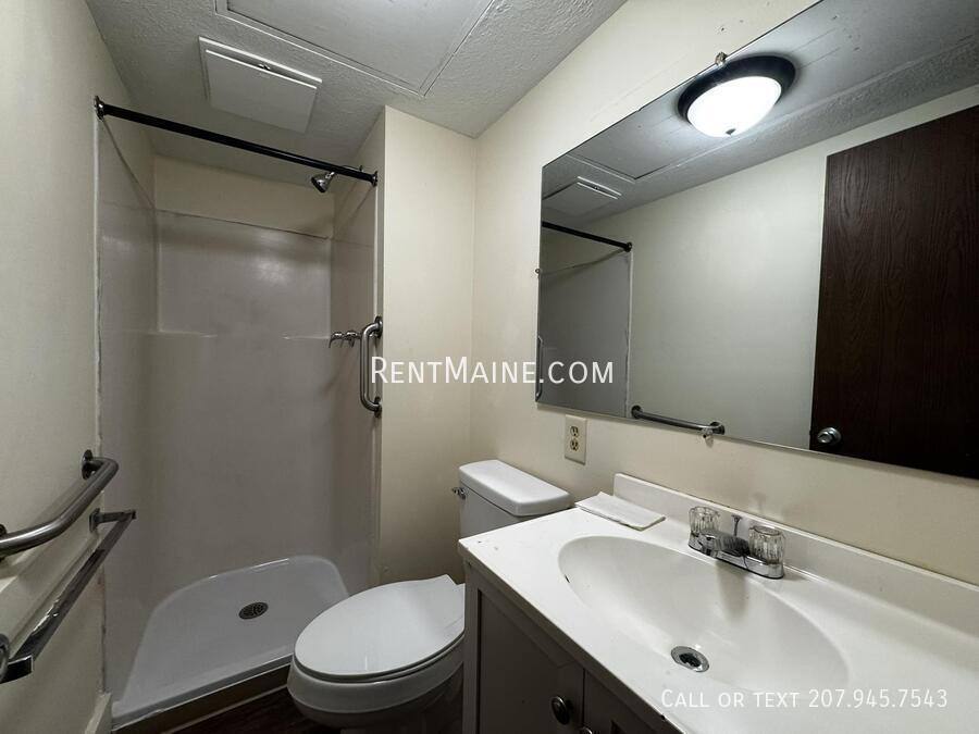 Apartment for rent at 7 Gilchrest St Place #2, Thomaston, ME 04861
