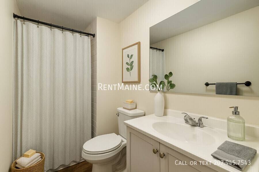 Apartment for rent at 7 Gilchrest St Place #2, Thomaston, ME 04861
