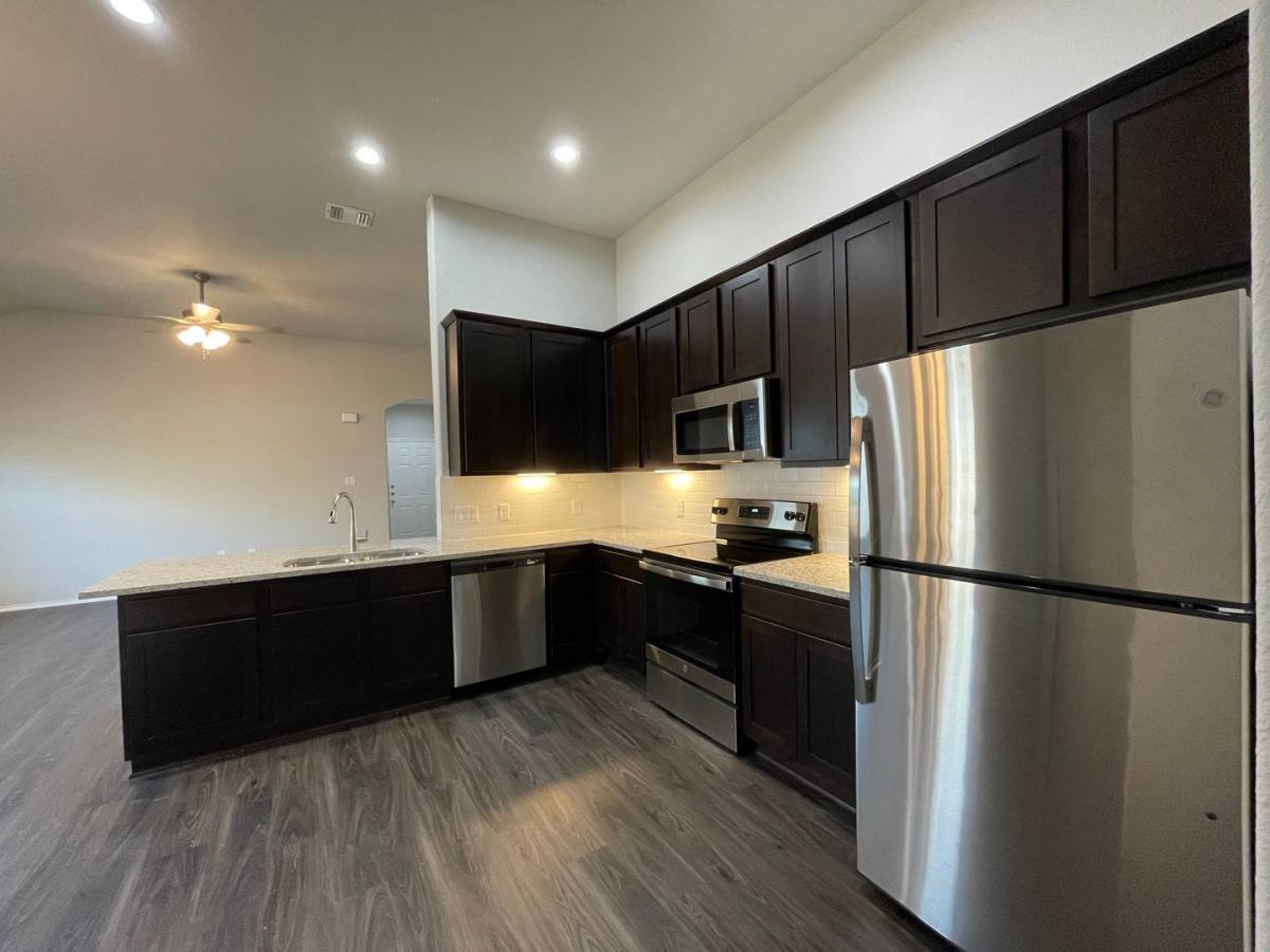 Townhouse for rent at 625 Heathers Way, Seguin, TX 78155