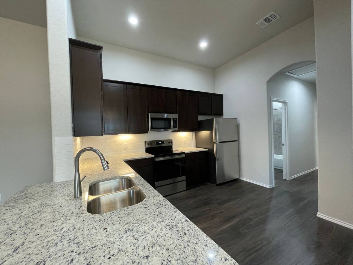 Townhouse for rent at 625 Heathers Way, Seguin, TX 78155