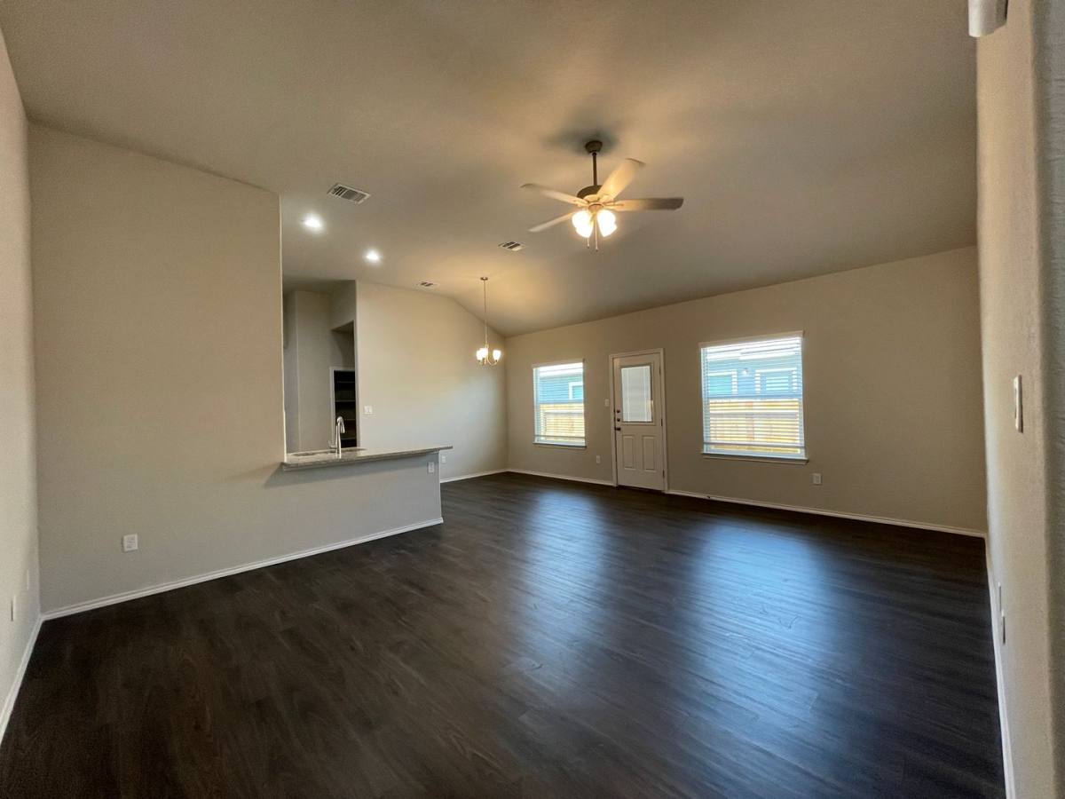Townhouse for rent at 625 Heathers Way, Seguin, TX 78155