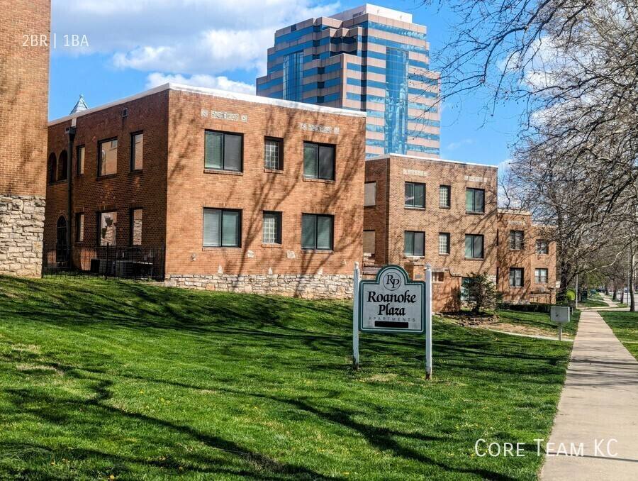 Apartment for rent at 1107 W 45th St #3, Kansas City, MO 64111