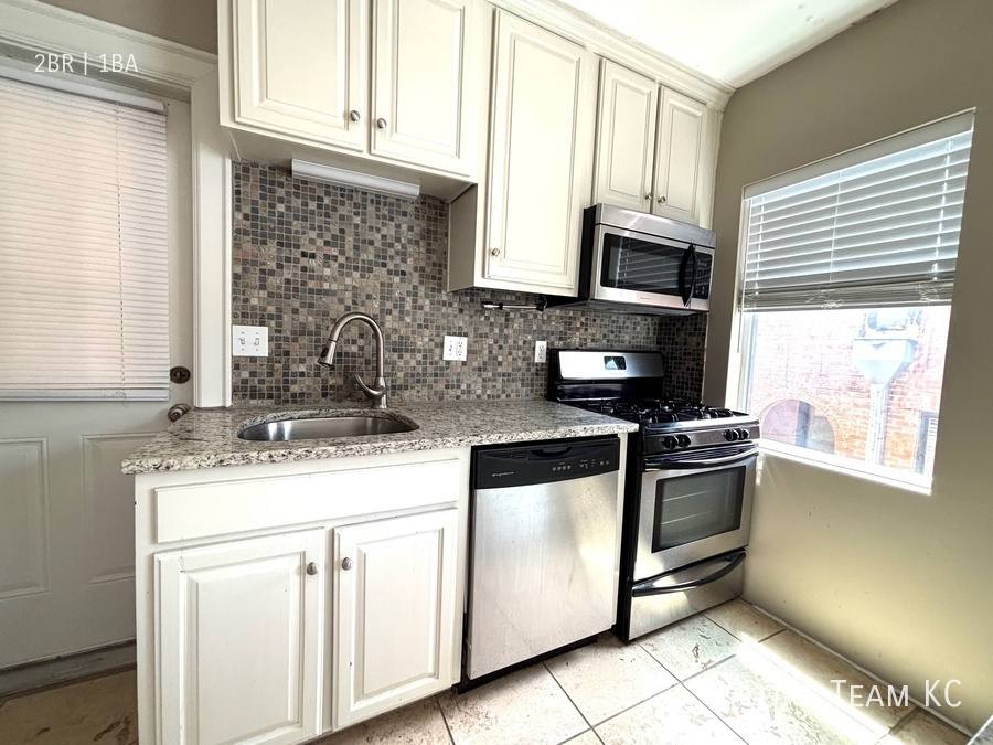 Apartment for rent at 1107 W 45th St #3, Kansas City, MO 64111
