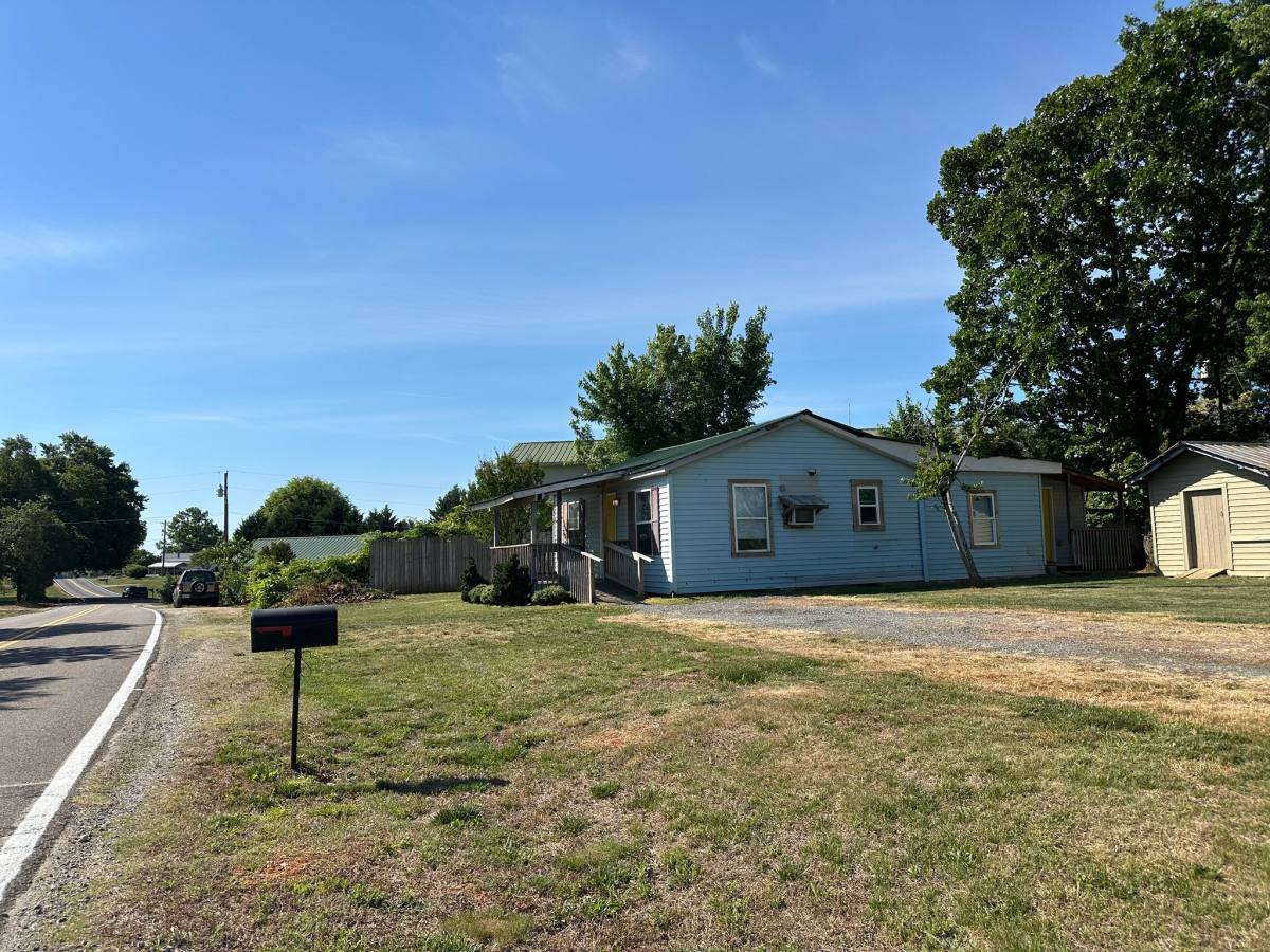 House for rent at 4499 Hickory Nut Ridge Rd, Hudson, NC 28638
