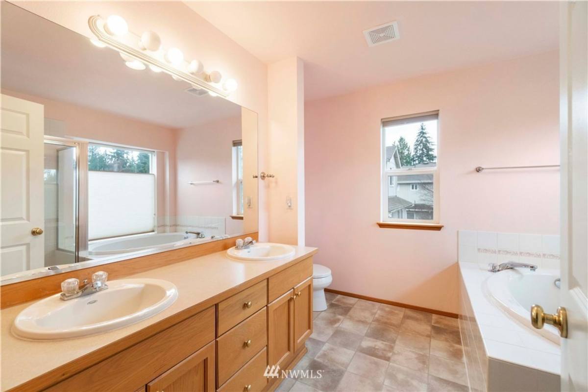 House for rent at 28015 39th Ave S, Auburn, WA 98001