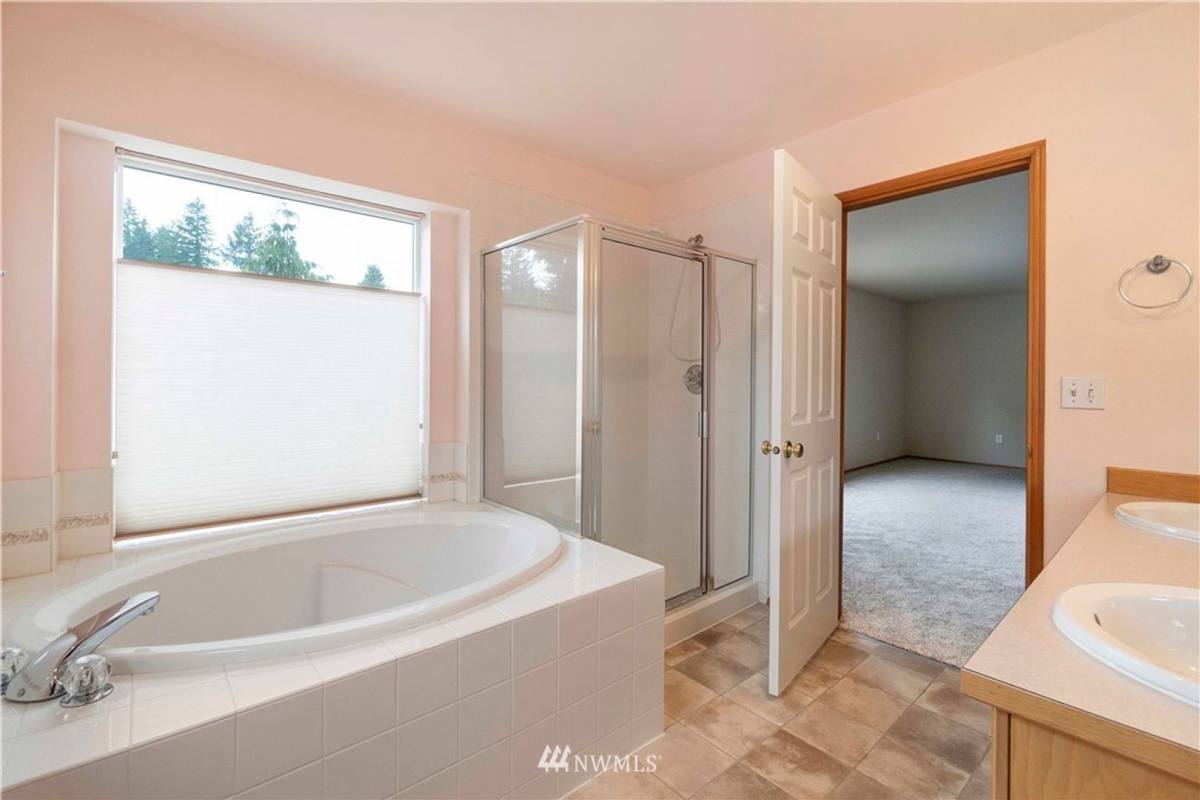 House for rent at 28015 39th Ave S, Auburn, WA 98001