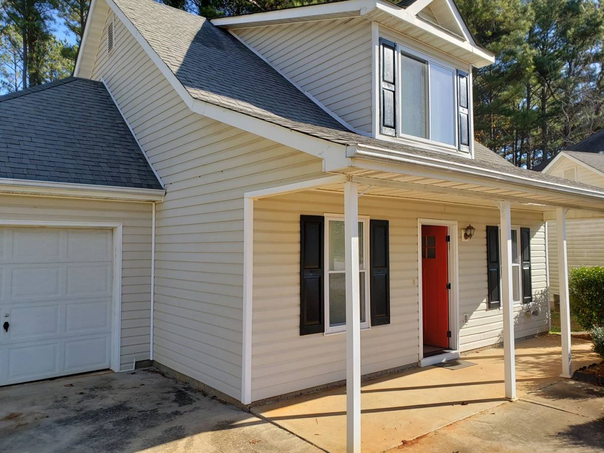 House for rent at 1330 N Hampton Dr, Hampton, GA 30228