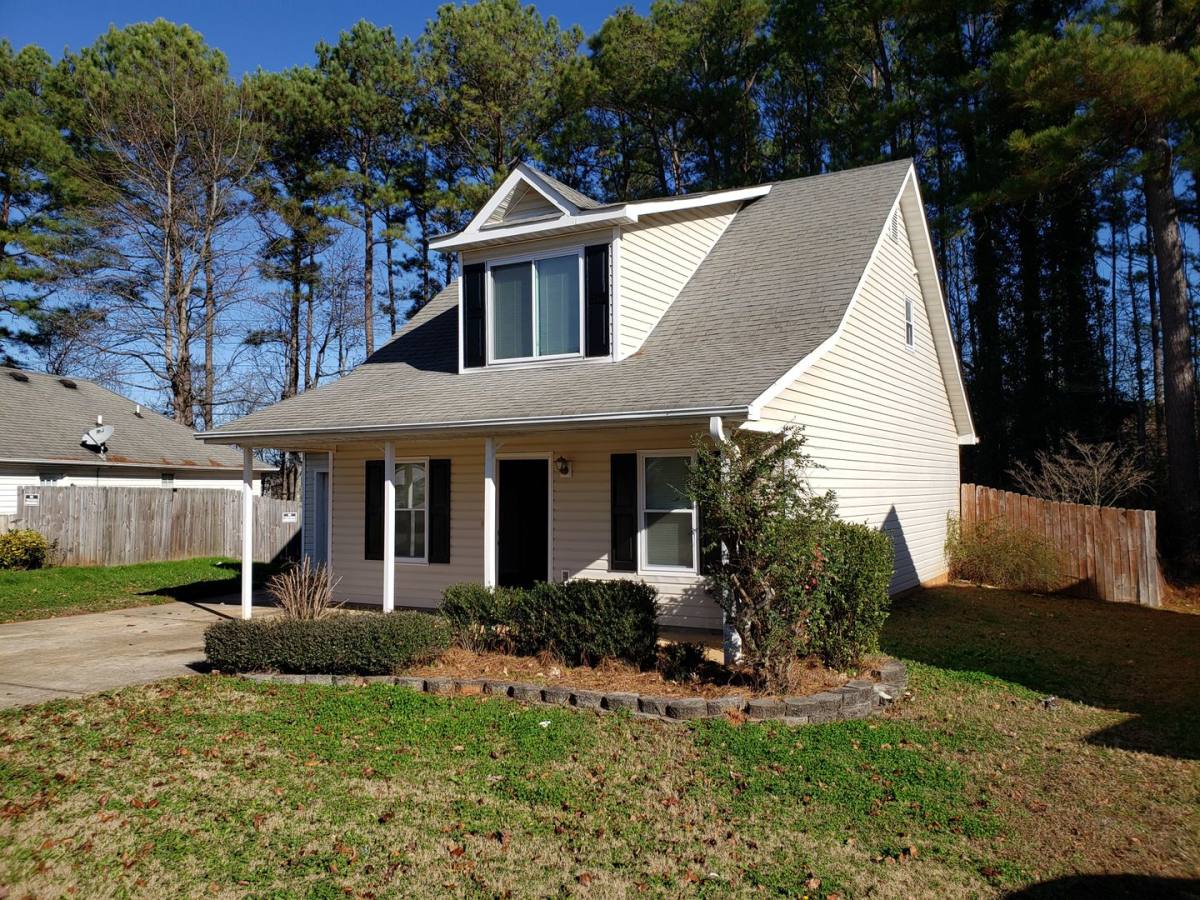 House for rent at 1330 N Hampton Dr, Hampton, GA 30228
