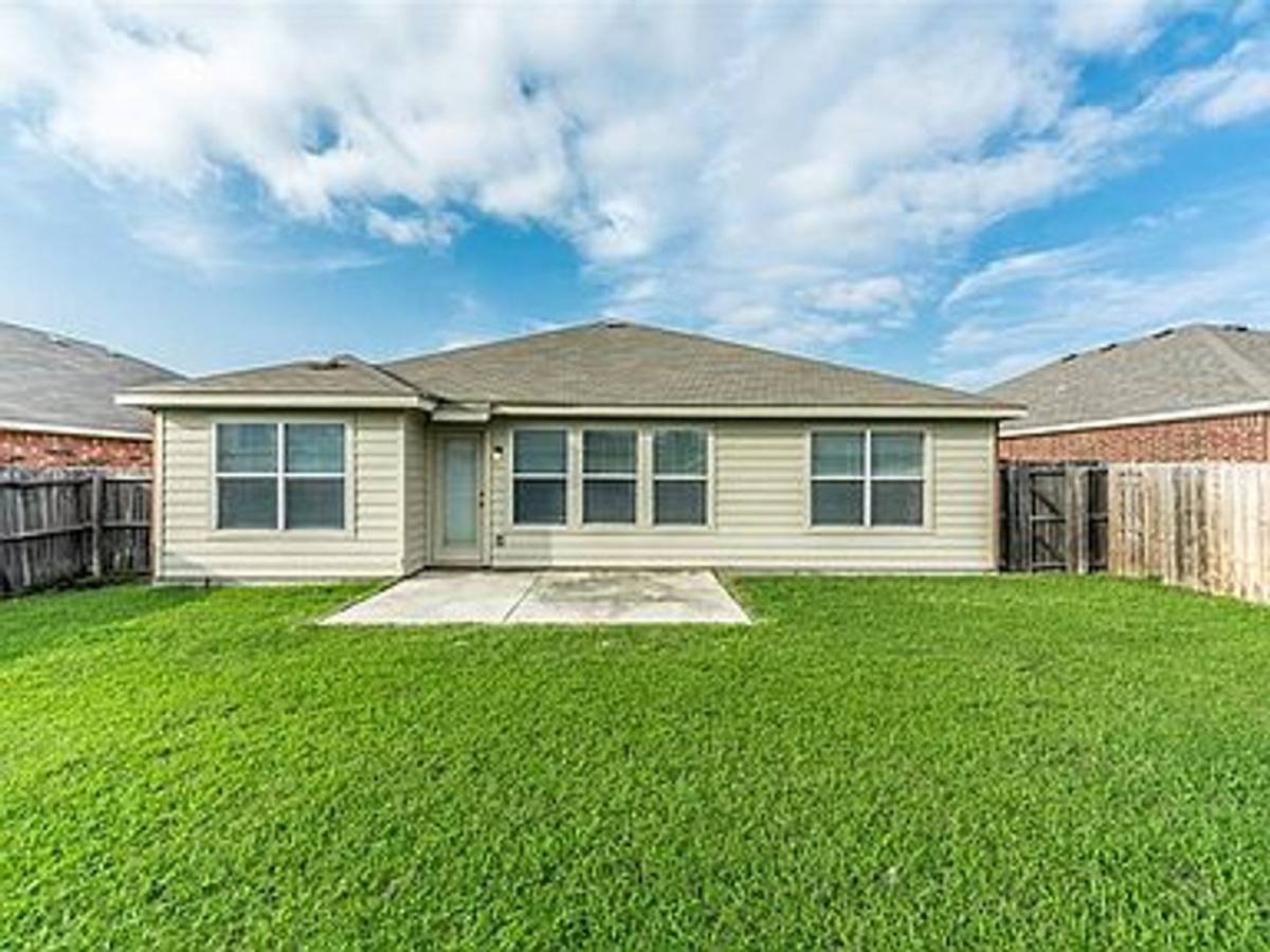 House for rent at 1808 Morning Dove Dr, Aubrey, TX 76227